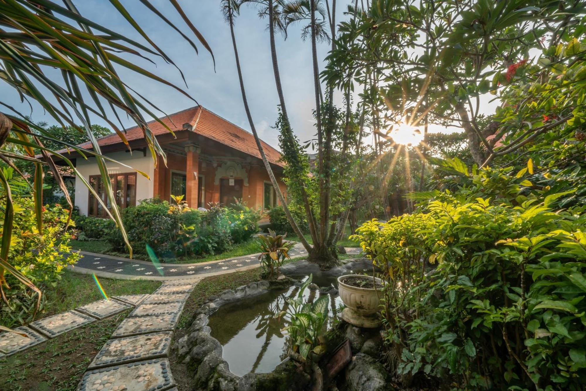 Three Brothers Bungalows & Villas Legian Exterior foto